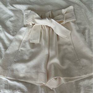NWOT Aritzia Wilfred paperbag shorts